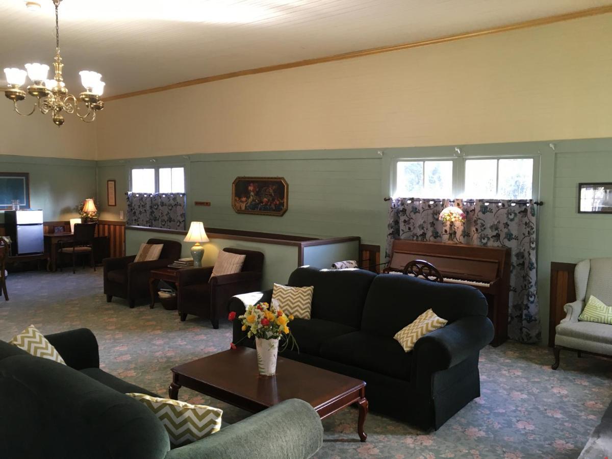 Alexander'S Lodge Ashford Buitenkant foto